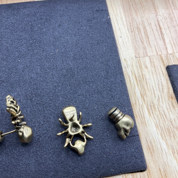 Alexander McQueen Brass Spider Skull Earring - Picture 4 of 5
